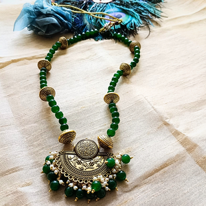 GREEN LONG BEAD NECKLACE