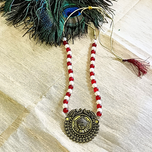 RED AND WHITE BEAD ANTIQUE NECKLACE